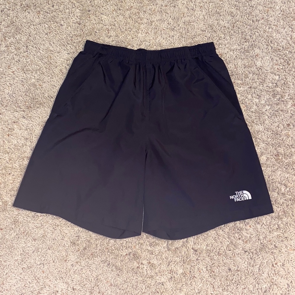 NORTH FACE MEDIUM BLACK SHORTS